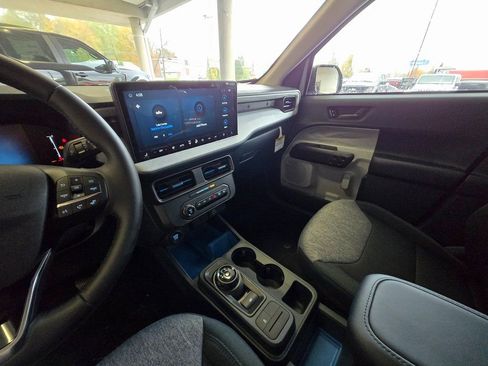 New 2025 Ford Maverick XLT w/ XLT Luxury Package FWD image 16