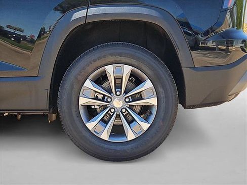 New 2027 Chevrolet Equinox LT w/ Safety and Technology Package FWD image 10