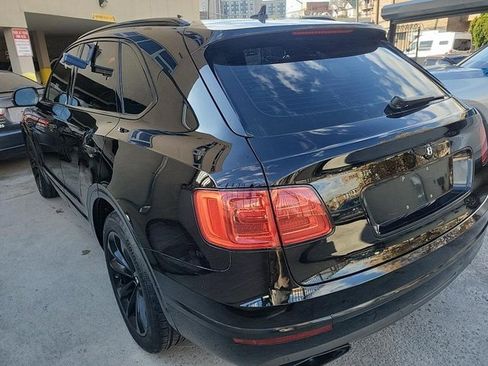 Used 2018 Bentley Bentayga image 4