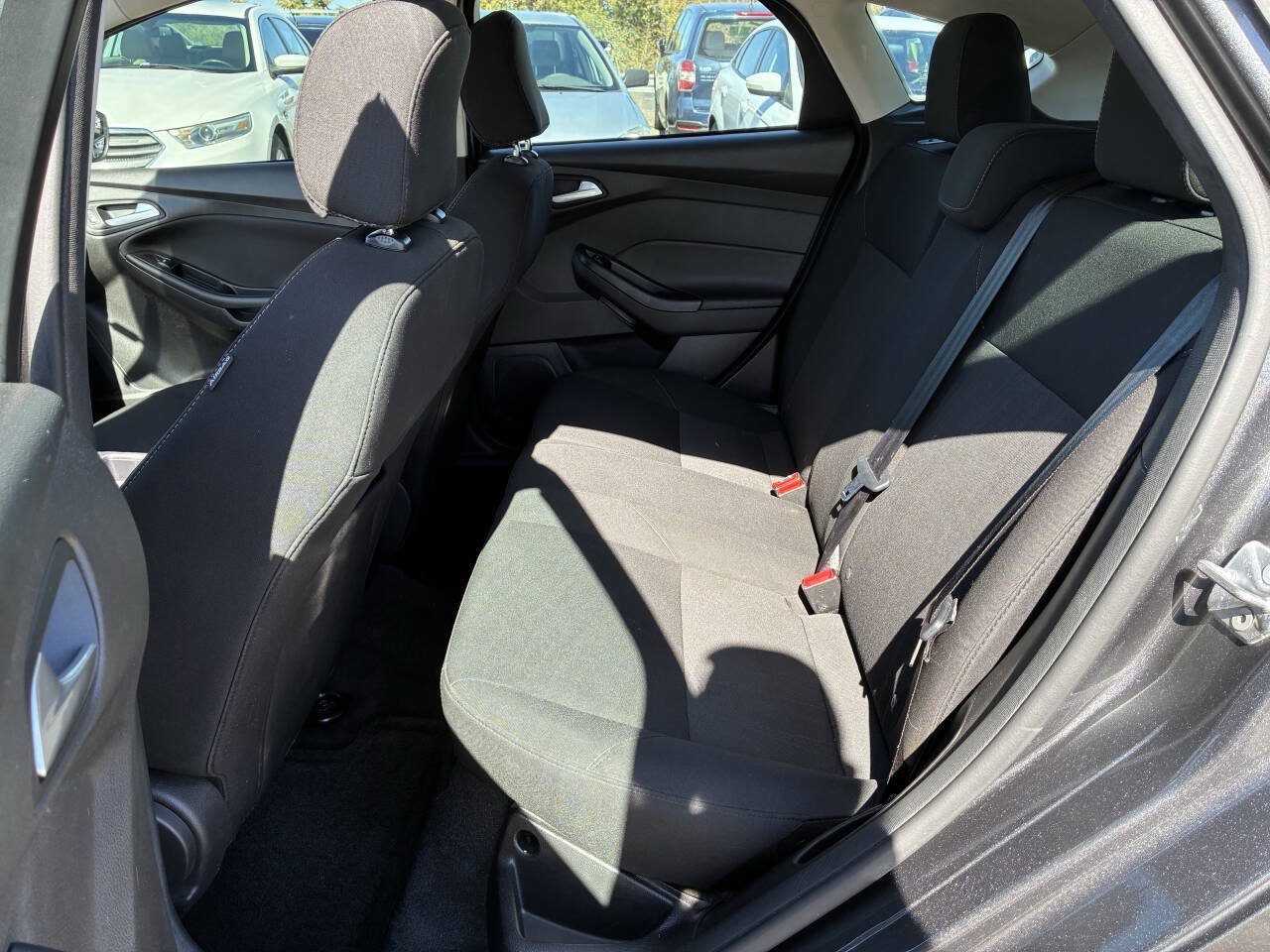 Used 2017 Ford Focus SE FWD image 4