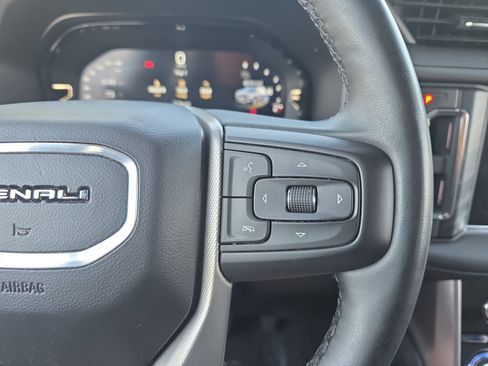 Used 2024 GMC Yukon XL Denali AWD/4WD image 18