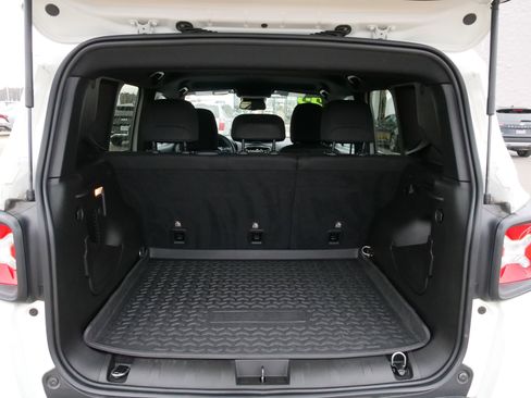 Used 2022 Jeep Renegade Altitude image 12