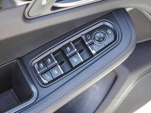 Used 2023 Porsche Macan Turbo AWD/4WD image 19