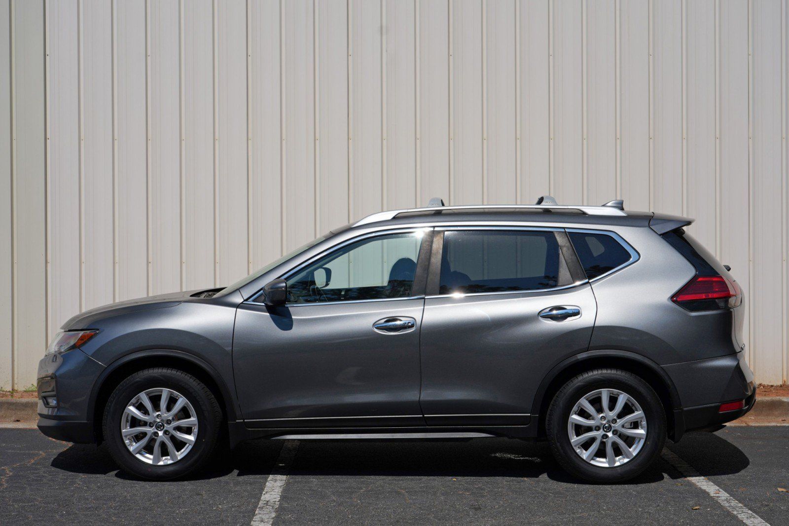 Used 2017 Nissan Rogue SV FWD image 41