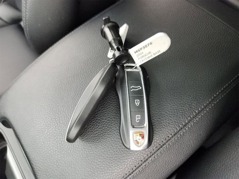 Used 2024 Porsche Cayenne image 37