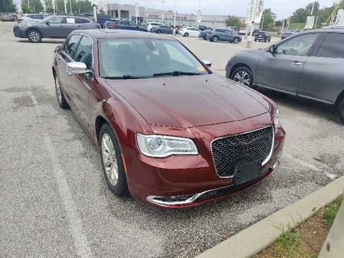 Used 2020 Chrysler 300 Limited AWD/4WD image 18