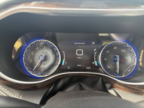 Used 2024 Chrysler Pacifica Limited w/ Trailer Tow Group FWD image 20