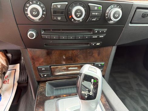 Used 2008 BMW 550i Sedan w/ Cold Weather Pkg RWD image 17