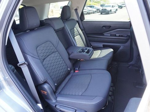 New 2025 Nissan Pathfinder SV image 9