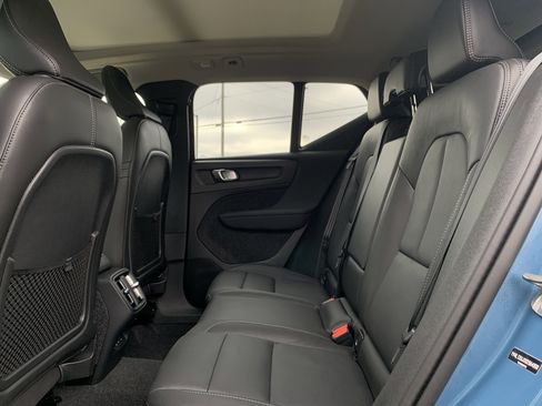 Used 2025 Volvo XC40 B5 Core image 32