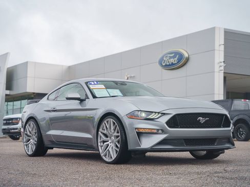 Used 2021 Ford Mustang GT RWD image 1