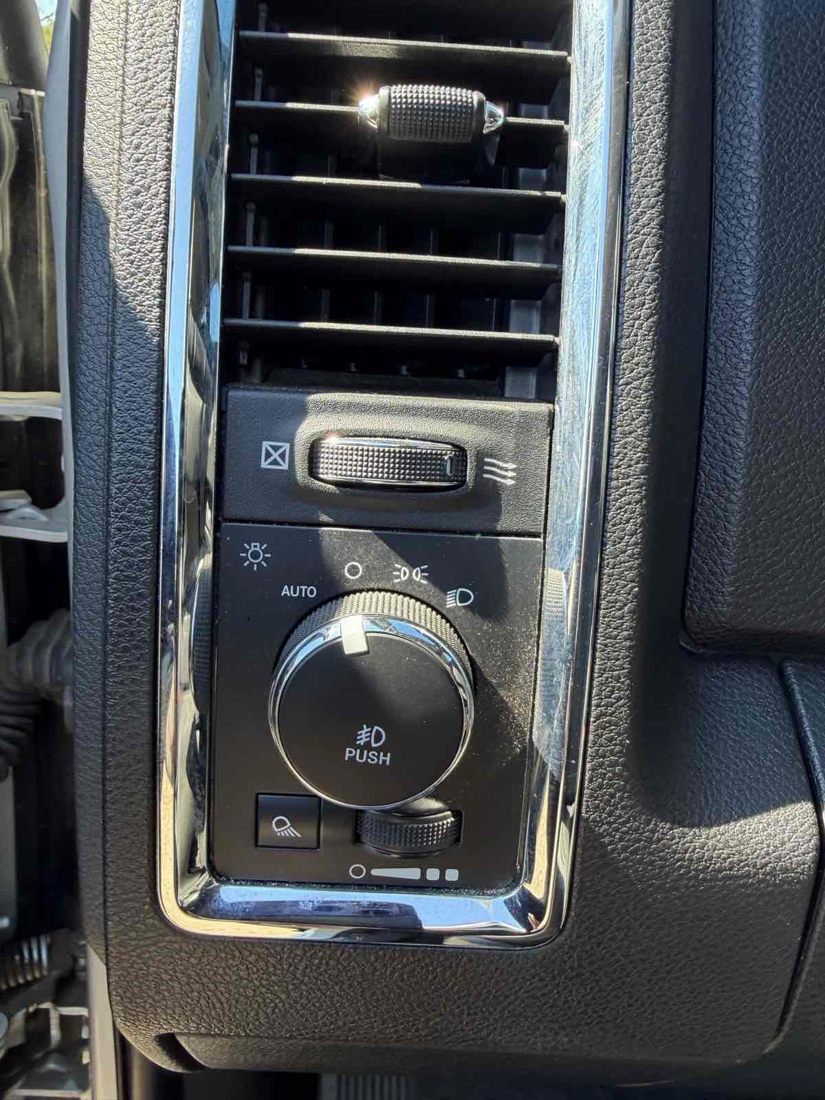 Used 2017 RAM 1500 Laramie AWD/4WD image 22