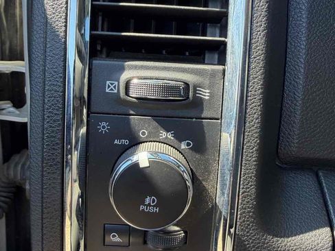 Used 2017 RAM 1500 Laramie image 22