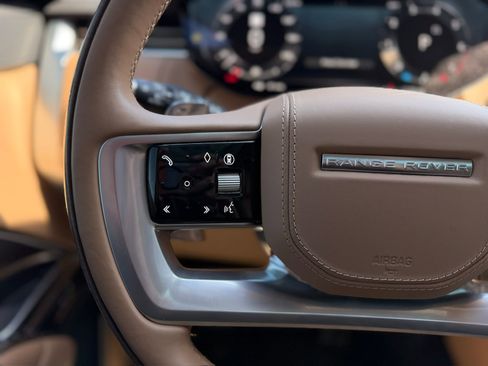 Used 2025 Land Rover Range Rover SE image 24