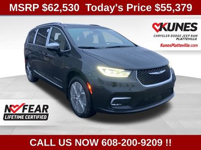 New 2026 Chrysler Pacifica Pinnacle w/ Trailer Tow Group