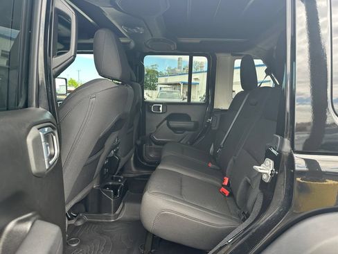 Used 2022 Jeep Wrangler Unlimited Sport w/ Sun And Sound Package AWD/4WD image 9