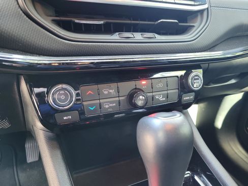 Certified 2025 Jeep Compass Latitude w/ Altitude Special Edition AWD/4WD image 18