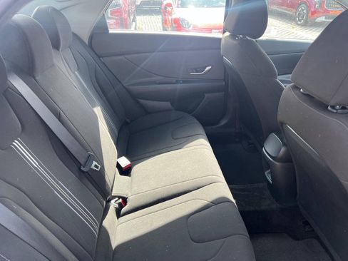 Used 2024 Hyundai Elantra SEL FWD image 9