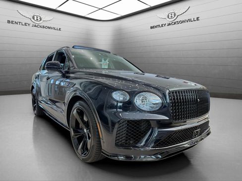 Used 2024 Bentley Bentayga image 1