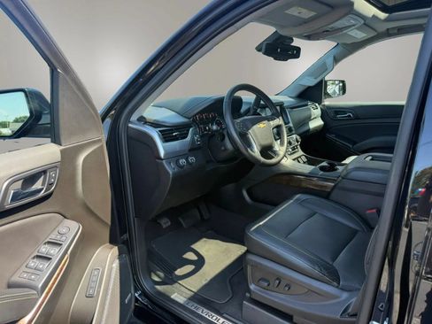 Used 2020 Chevrolet Suburban LT w/ Luxury Package AWD/4WD image 13