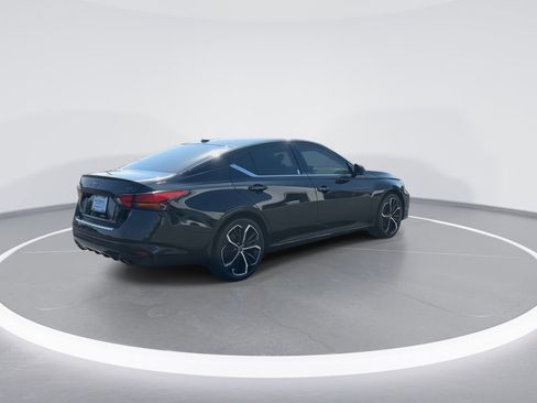 Used 2023 Nissan Altima 2.5 SR w/ SR Premium Package FWD image 8