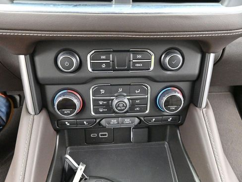 Used 2024 Chevrolet Tahoe Z71 w/ Luxury Package AWD/4WD image 27