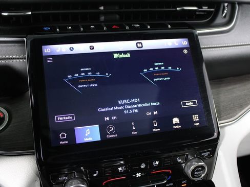 Used 2022 Jeep Grand Cherokee Overland w/ Luxury Tech Group IV image 24