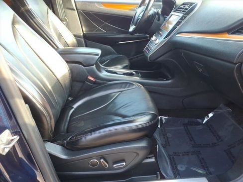 Used 2017 Lincoln MKC Reserve image 9