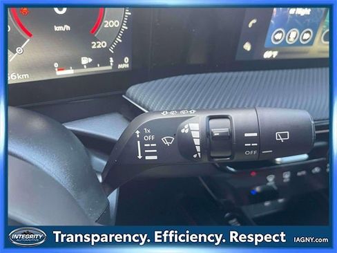 Certified 2025 Nissan Kicks SR image 24