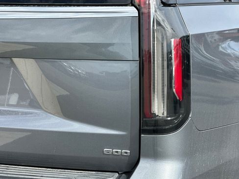 Used 2022 Cadillac Escalade ESV Luxury image 28