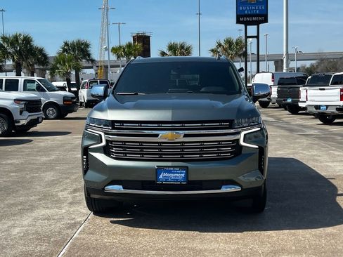 Used 2023 Chevrolet Suburban Premier image 2