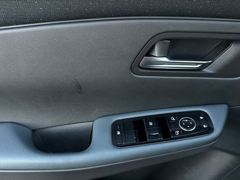 New 2026 Nissan Leaf image 13