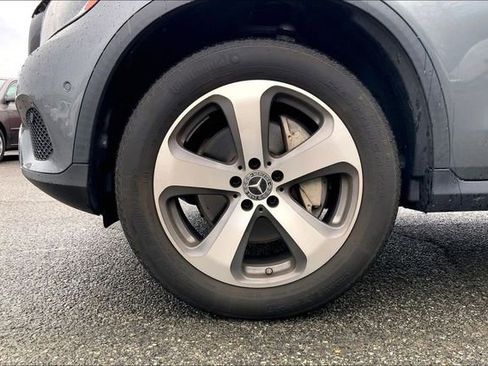 Used 2018 Mercedes-Benz GLC 300 4MATIC image 5