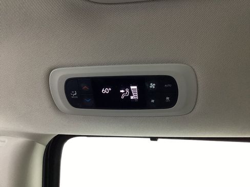 Used 2021 Chrysler Pacifica Touring-L image 39