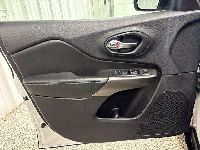 Used 2019 Jeep Cherokee Latitude Plus w/ Cold Weather Group FWD image 13