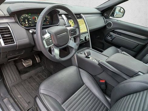 Used 2024 Land Rover Discovery Dynamic SE image 10