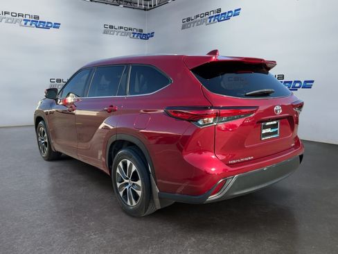 Used 2023 Toyota Highlander XLE FWD image 7