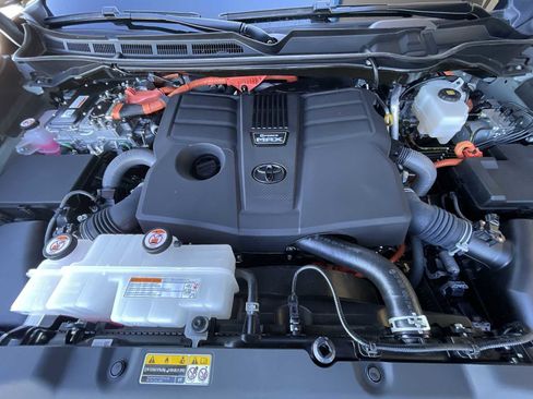 Used 2025 Toyota Sequoia Platinum image 30