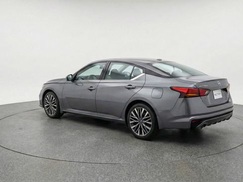 Used 2025 Nissan Altima 2.5 SV FWD image 6