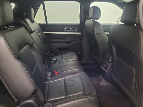 Used 2017 Ford Explorer XLT w/ Equipment Group 202A AWD/4WD image 19