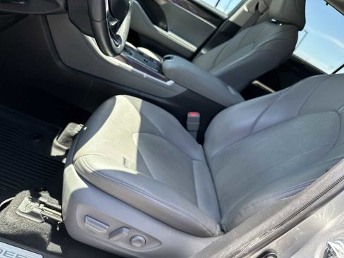 Used 2021 Toyota Highlander Limited FWD image 9