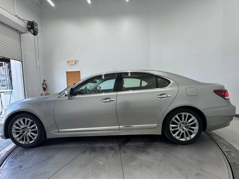 Used 2017 Lexus LS 460 w/ Comfort Package RWD image 16
