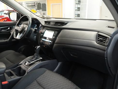 Used 2017 Nissan Rogue SV w/ SV Premium Package AWD/4WD image 36
