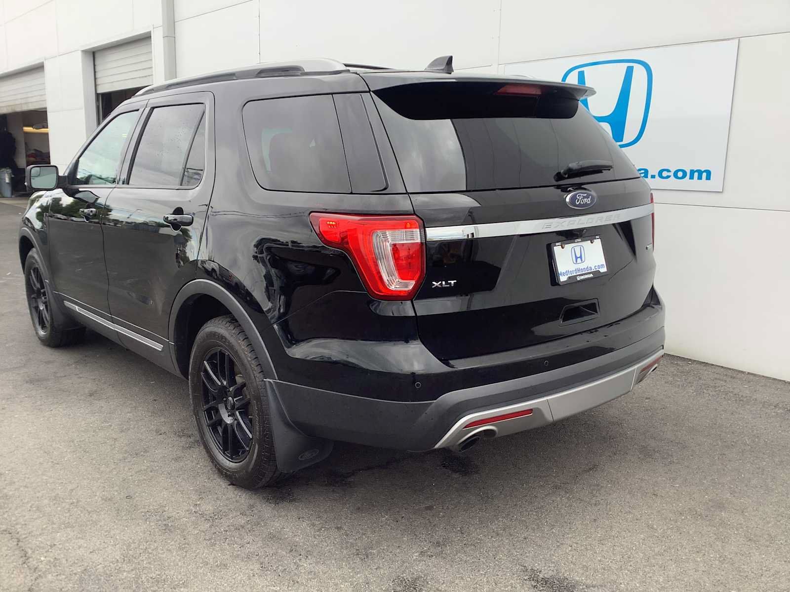 Used 2016 Ford Explorer XLT w/ Class II Trailer Tow Package AWD/4WD image 4