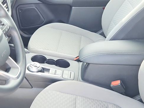 Used 2020 Ford Escape SE image 18