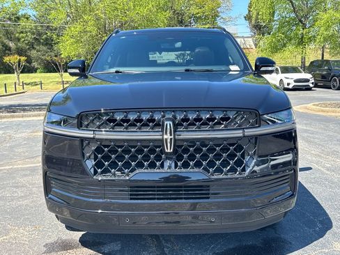 New 2026 Lincoln Navigator L Reserve w/ Jet Appearance Package AWD/4WD image 2