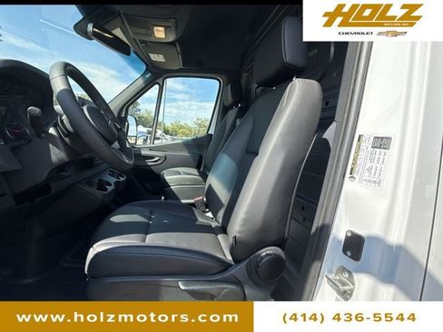 Used 2025 Mercedes-Benz Sprinter 2500 image 18