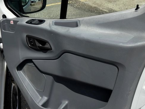Used 2019 Ford Transit 250 148 Medium Roof RWD image 18
