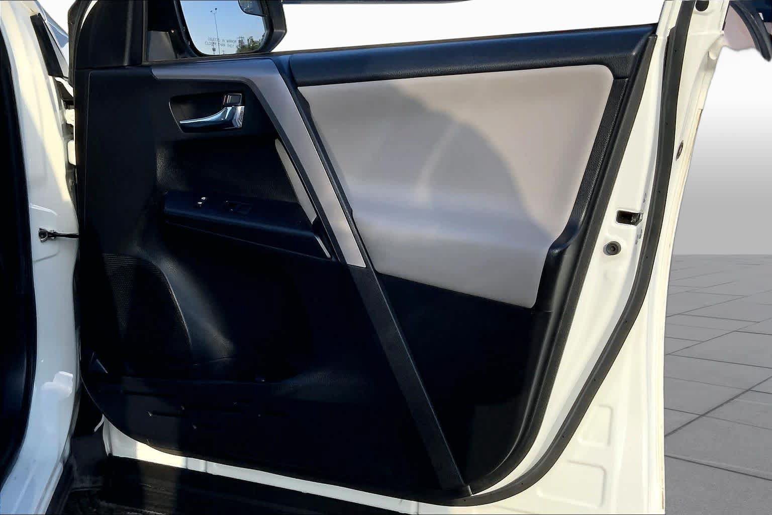 Used 2016 Toyota RAV4 XLE FWD image 20