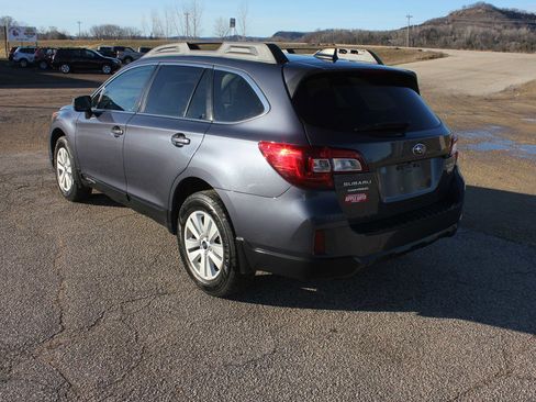 Used 2017 Subaru Outback 2.5i Premium image 8
